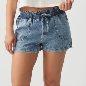 Cute cotton denim look shorts by Ardene size medium